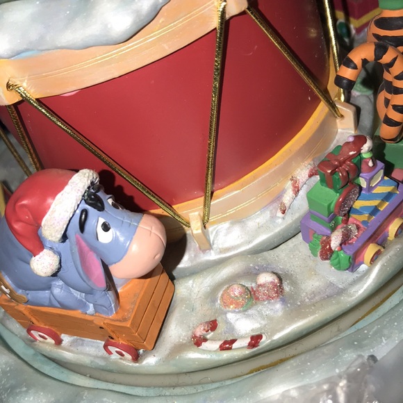 Winnie the Pooh Snow Globe - Picture 3 of 11